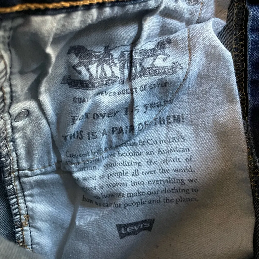 Levi's Women’s 505 Vintage Style Classic Indigo Distressed Straight Jeans 30x30 - Image 7