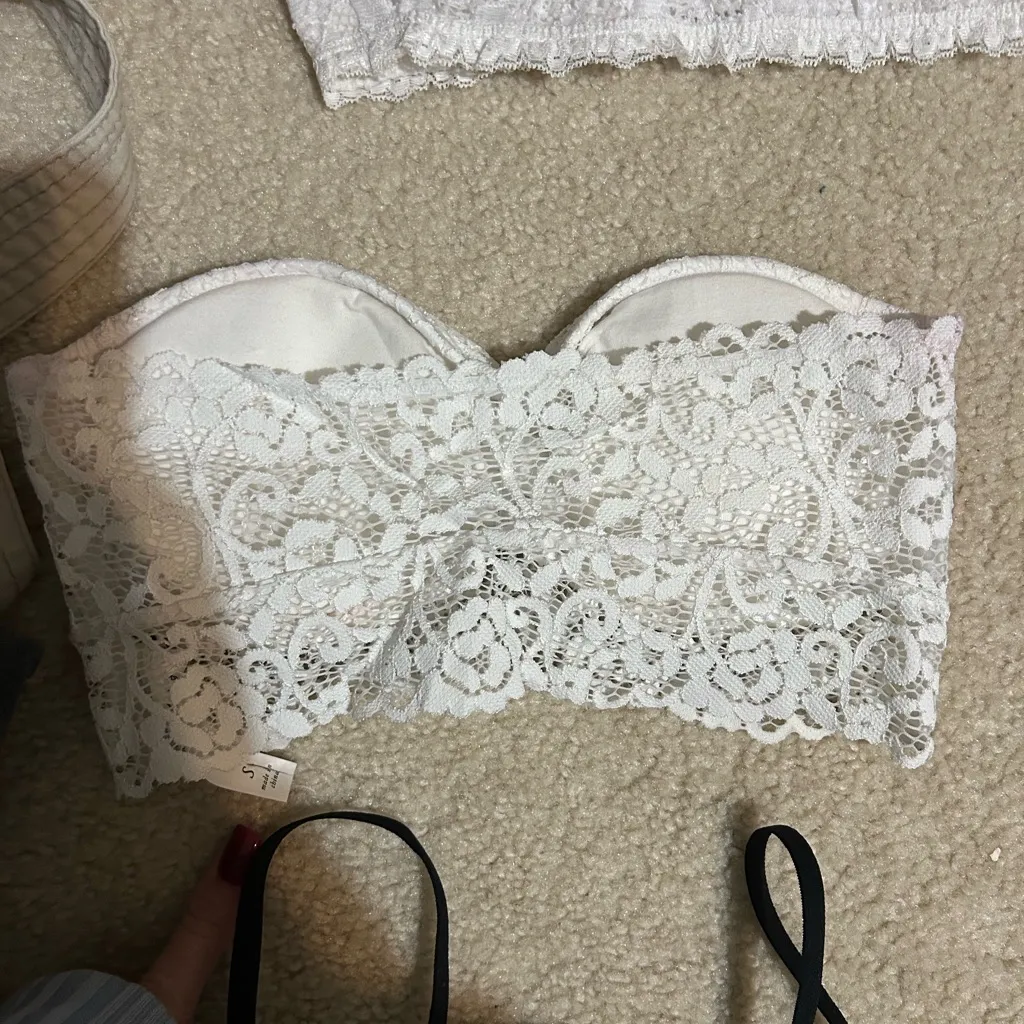 Elegant White Lace Bandeau Bra - Image 2