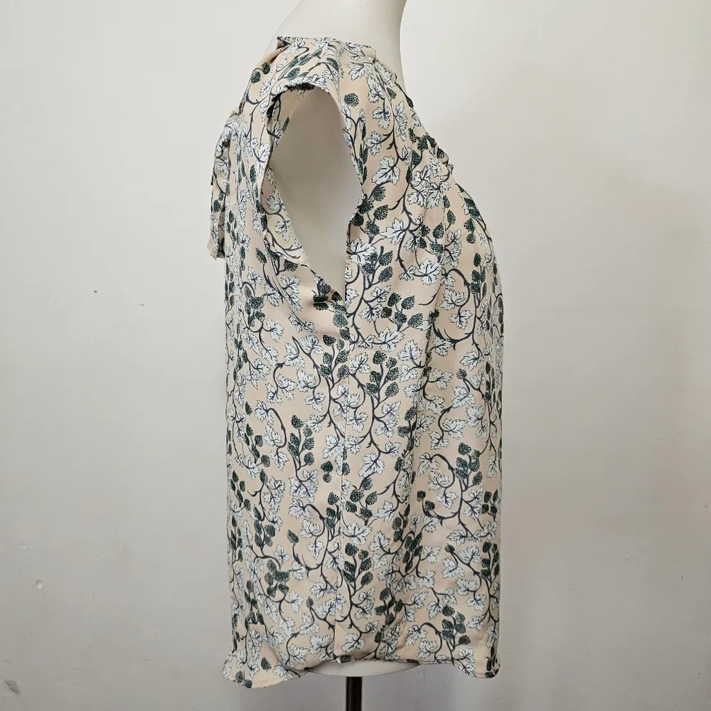 LC Lauren Conrad Blush Floral Pleated Tie Back Blouse Size Medium - Image 4