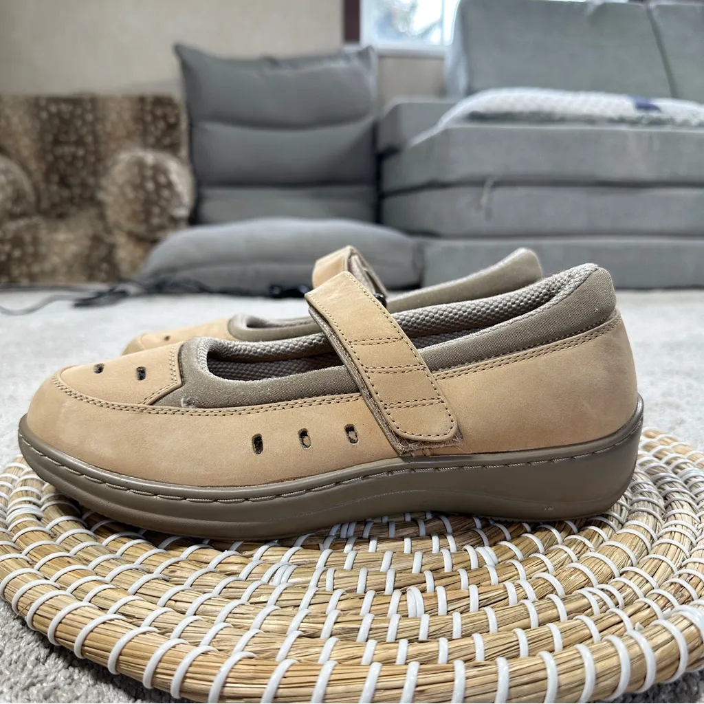 Orthofeet Women’s Leather Mary Jane Comfort Shoes Hook & Loop Strap in Mocha 8.5 Tan - Image 5