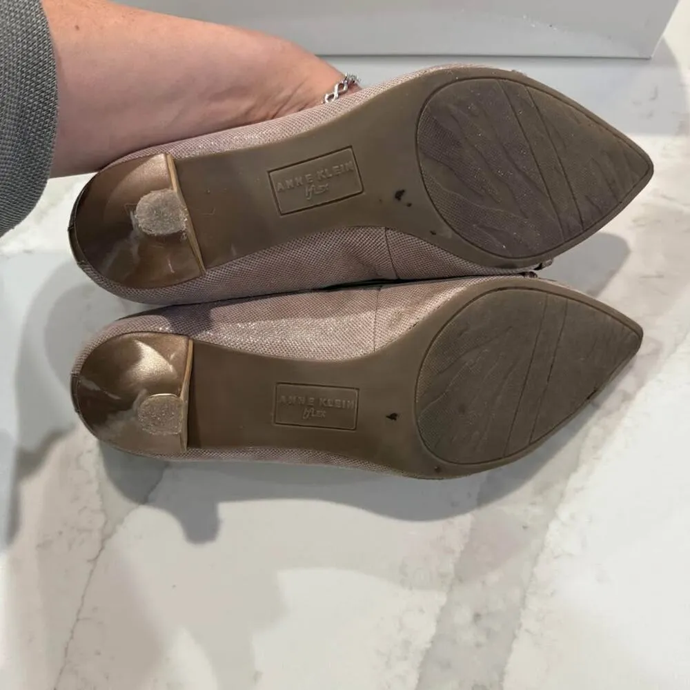 Anne Klein iFlex Pointed Toe Leather Kitten Heels Womens 7.5M Taupe Chain Accent - Image 9