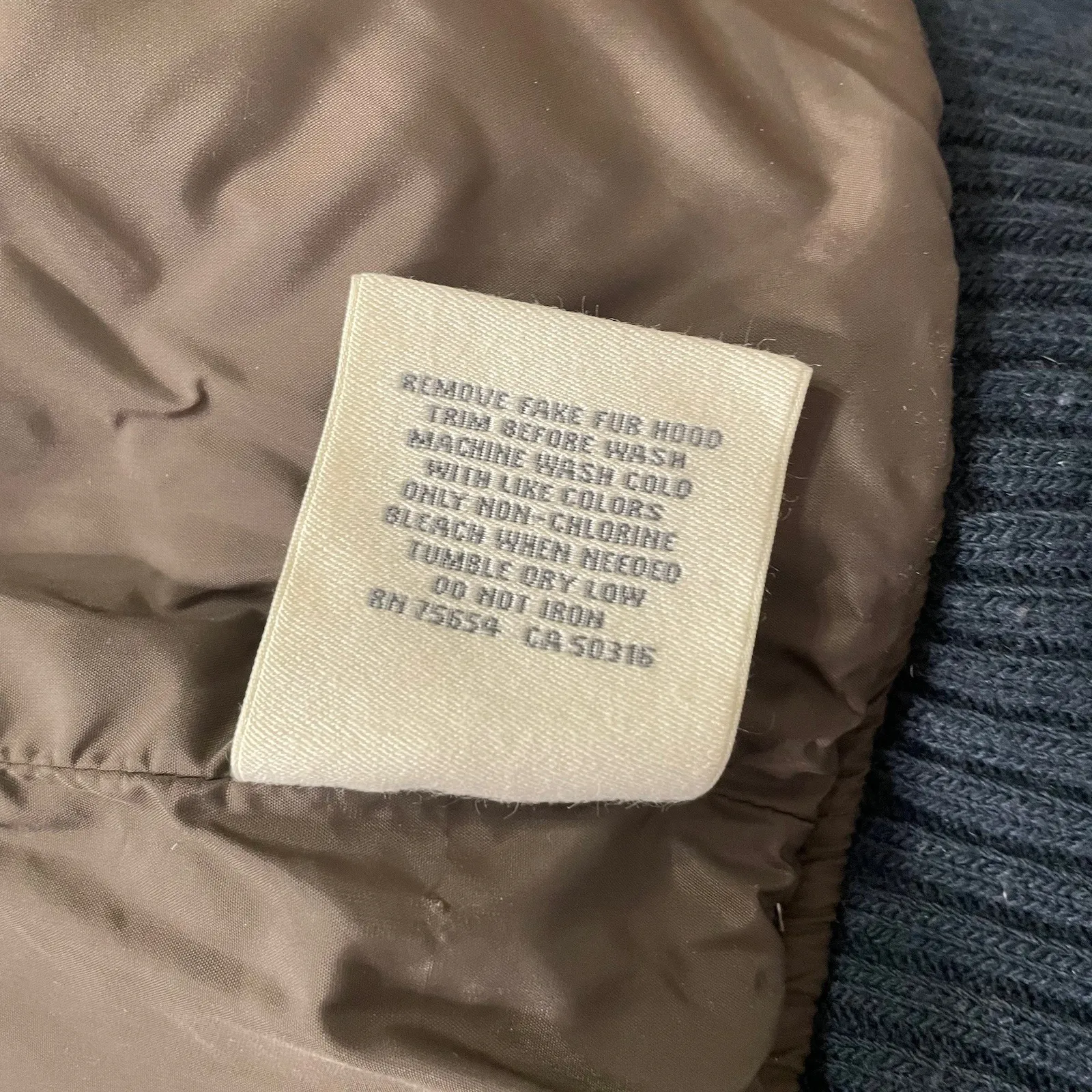 VTG Abercrombie & Fitch Cropped Jacket M Y2K Blue Faux Fur Trim Hood Down Puffer - Image 7