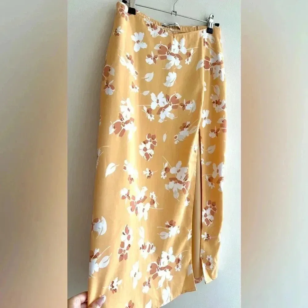 Abercrombie & Fitch Floral Tropical Dipped Waist Midi Skirt, Yellow/White, Small - Image 15