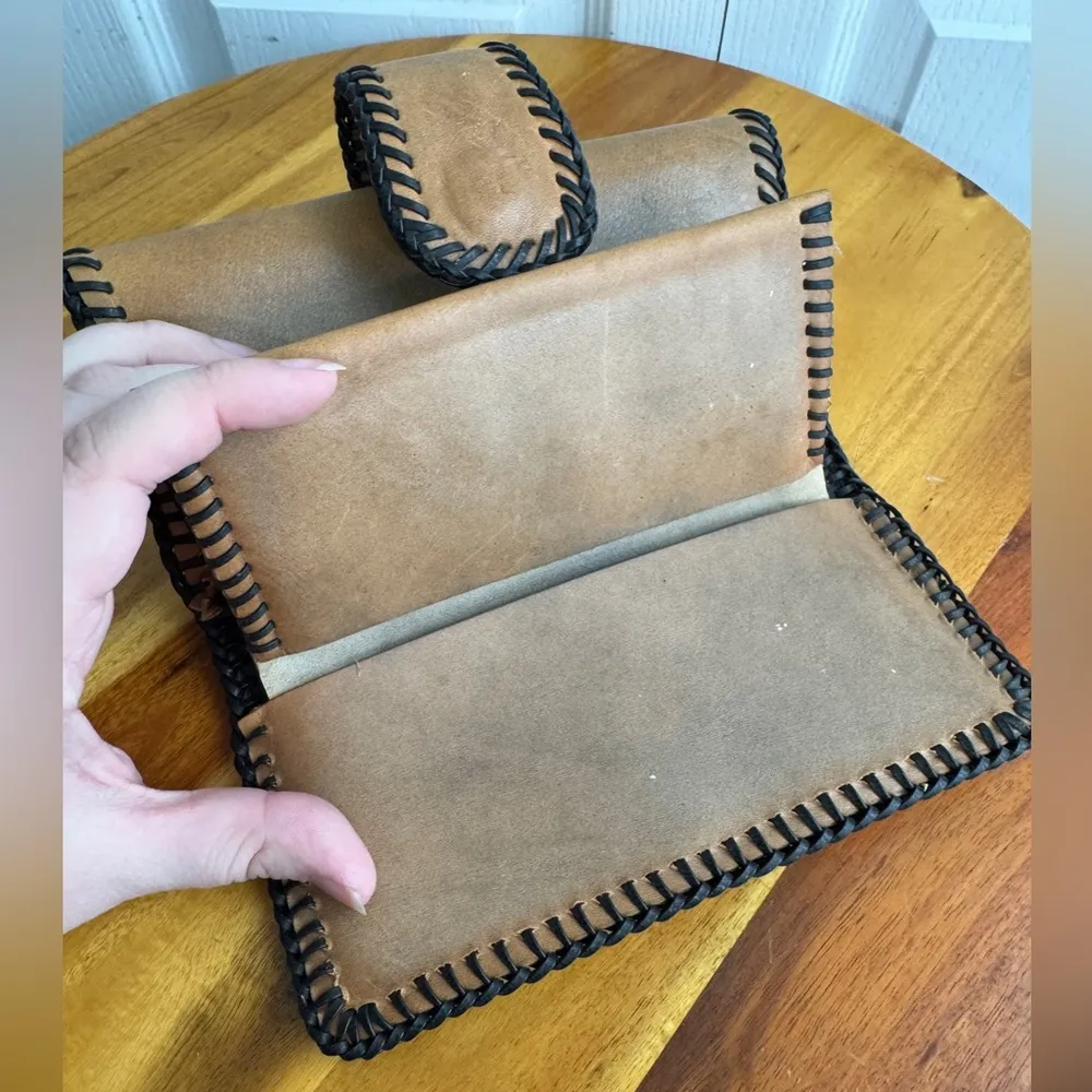 Vintage floral tooled leather wallet Black - Image 4