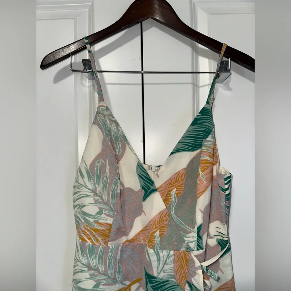 Blue Blush Made with Love Spaghetti Strap Lightweight Tropical Summer Romper M - Image 2