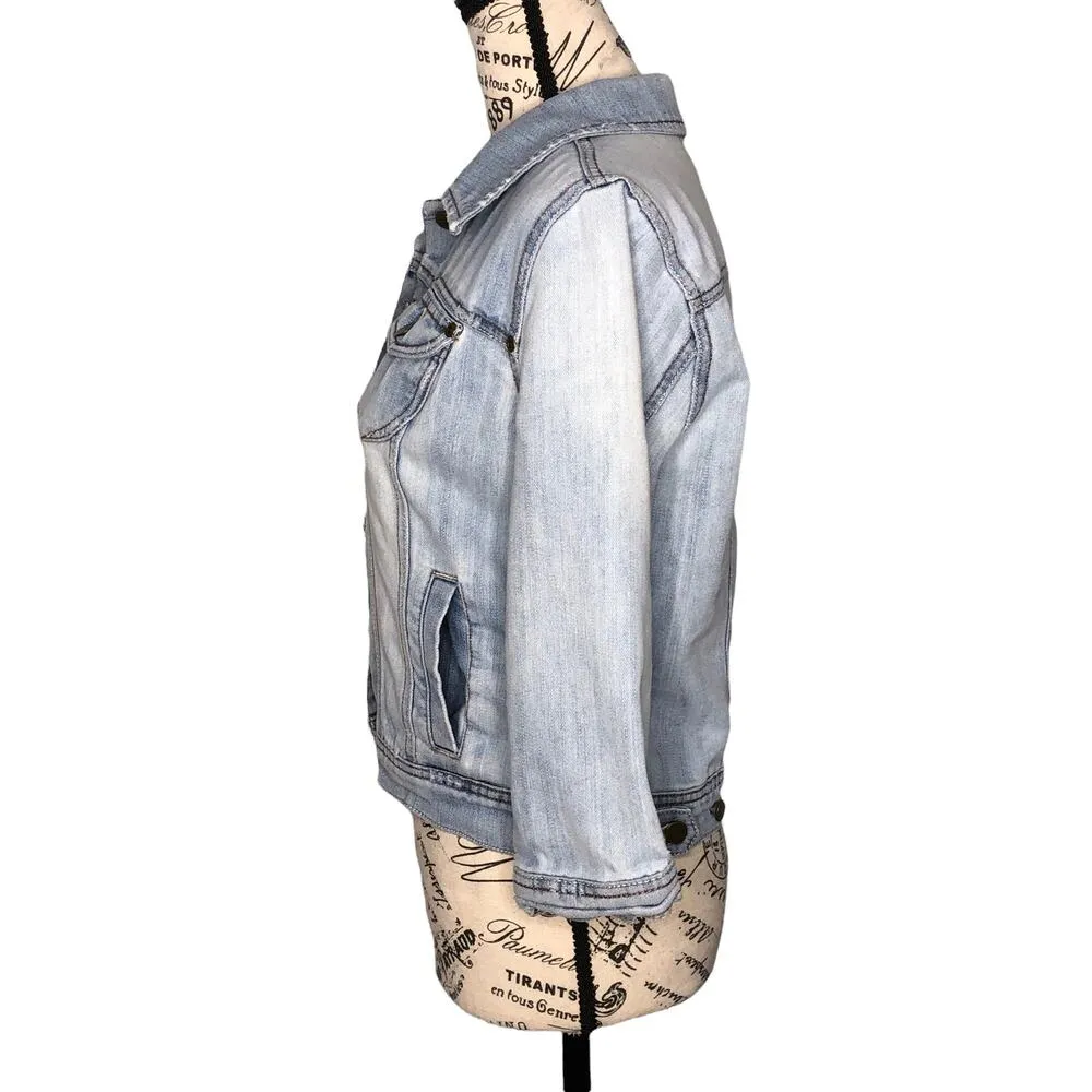 Forever 21 MEDIUM Slight Distress Light Wash Four Pocket Button Up Jean Jacket - Image 3