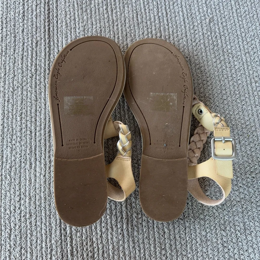 American Eagle Outfitters Ivory Silver Braided T-Strap Flat Sandals Size 7 - Image 4