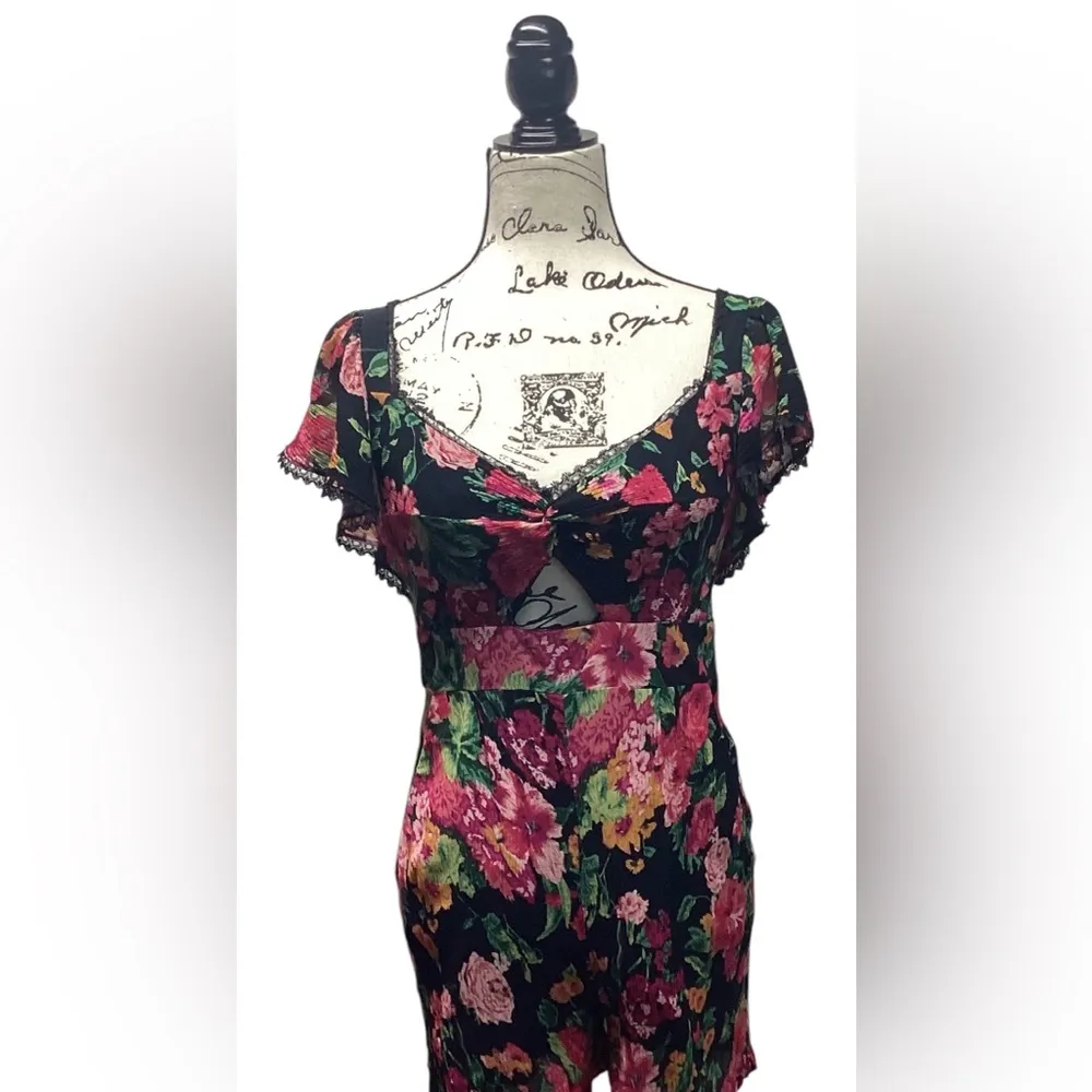 BCBGMAXAZRIA floral romper. Medium - Image 4