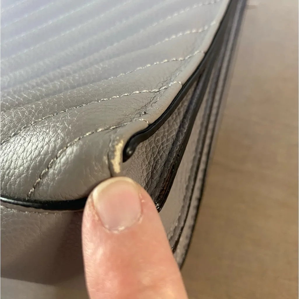 Victorias Secret pebbled V‎ quilted handbag, satchel, purse expandable, gray - Image 11