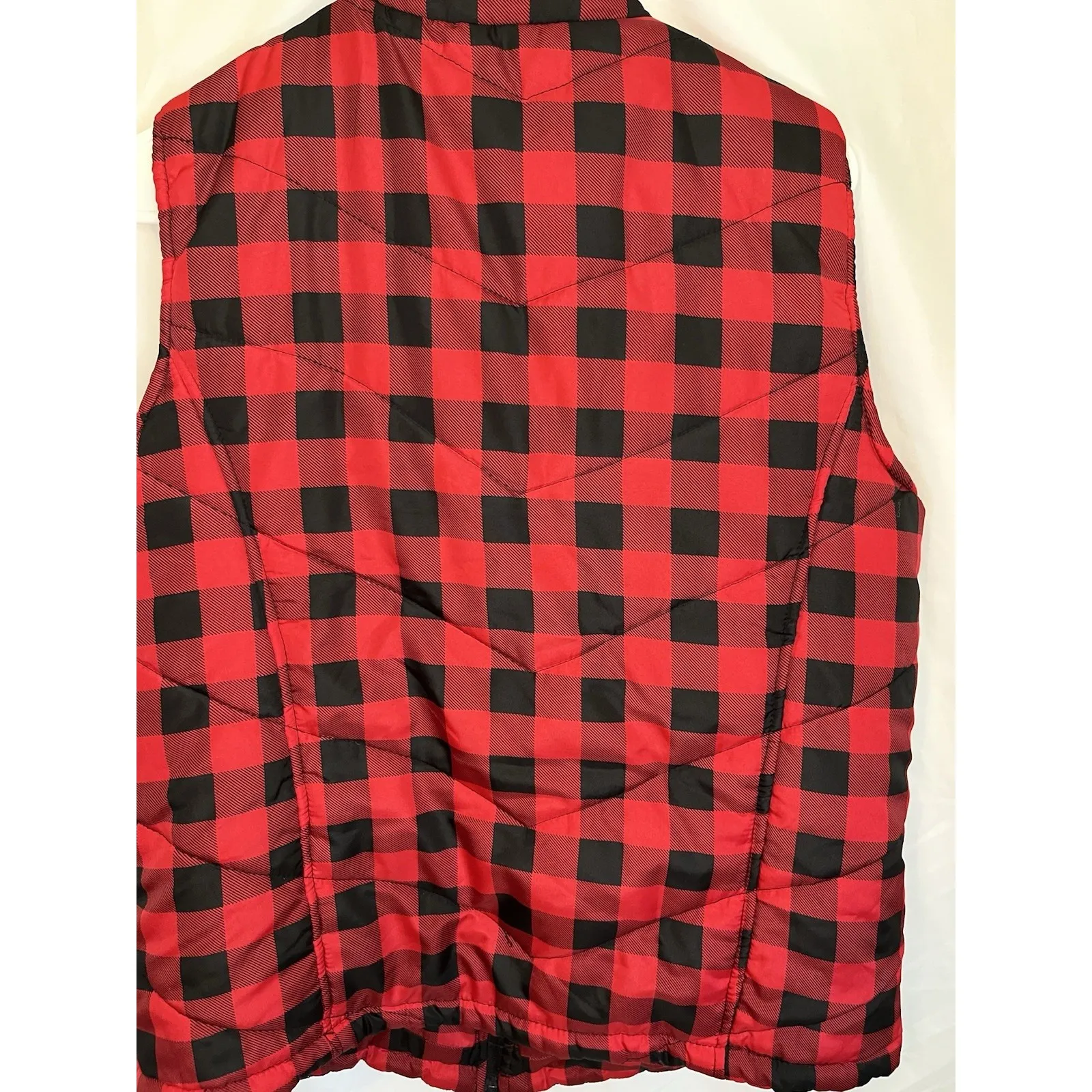 Women's Red Puffer Vest Buffalo Plaid Size Large Fall Winter Festive Casual Barn - Image 8