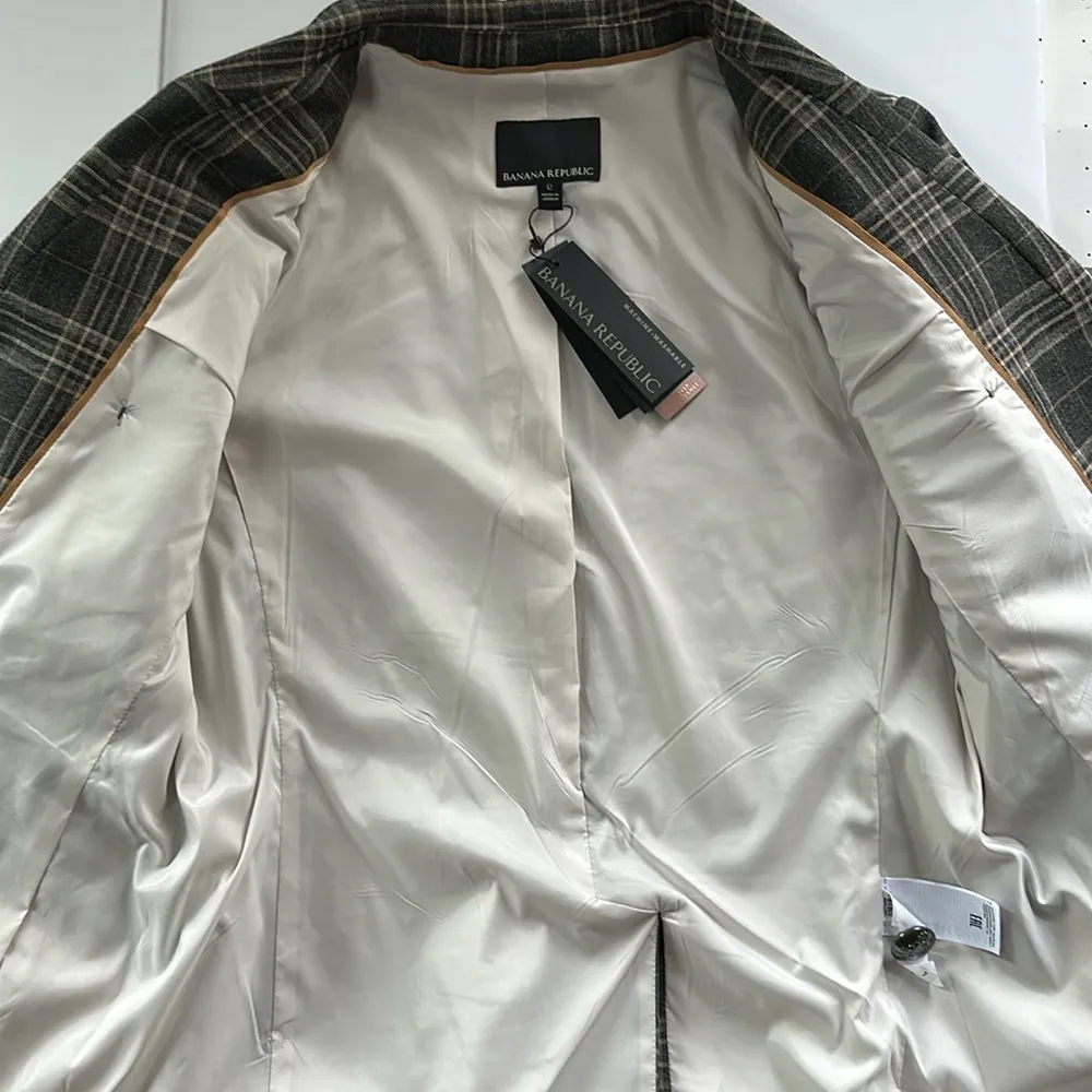 Banana Republic Double-Breasted Blazer - Image 10