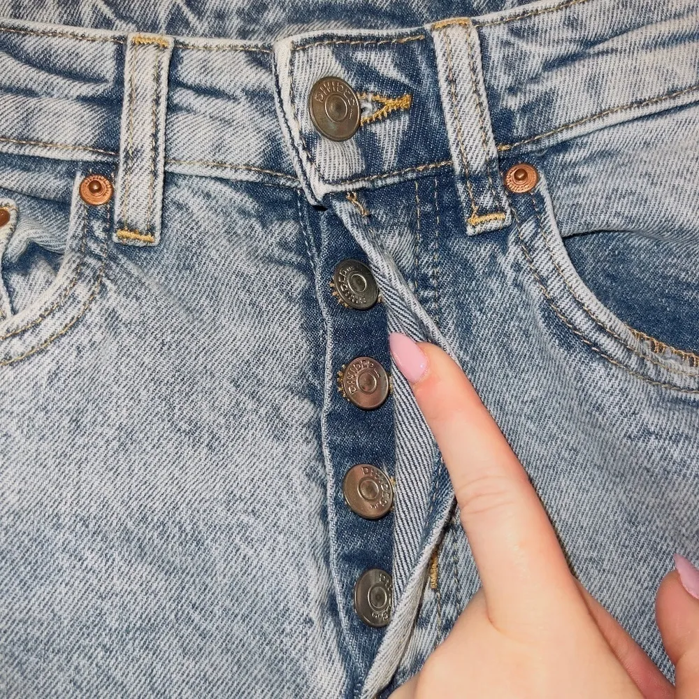 H&M Divided Light Wash Denim High Rise Button Fly Loose Straight Jeans size 2 - Image 4