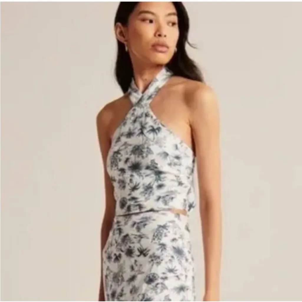 🆕 NWT Abercrombie & Fitch Blue & White Linen Blend Print Halter Crop Top Size M - Image 2