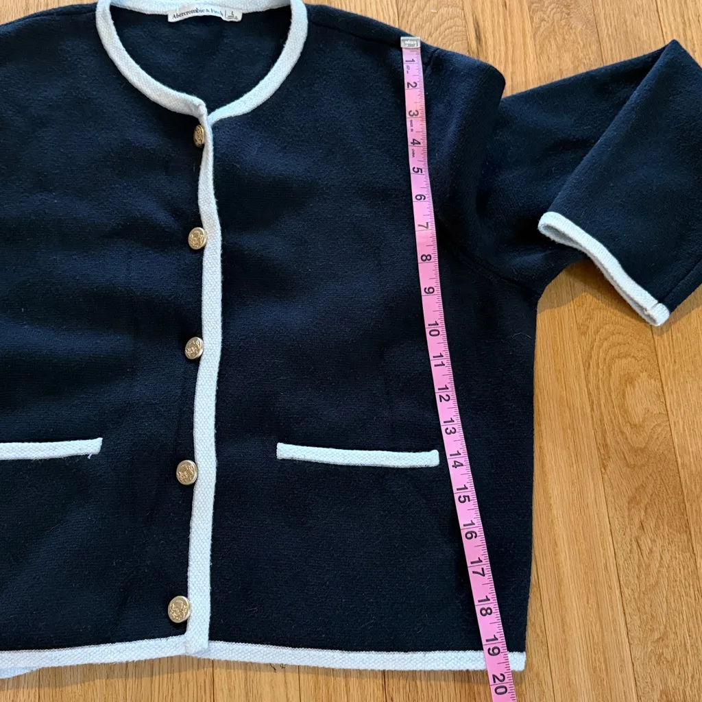 Abercrombie & Fitch Black with White Trim Gold Buttons Cardigan Sz L - Image 4