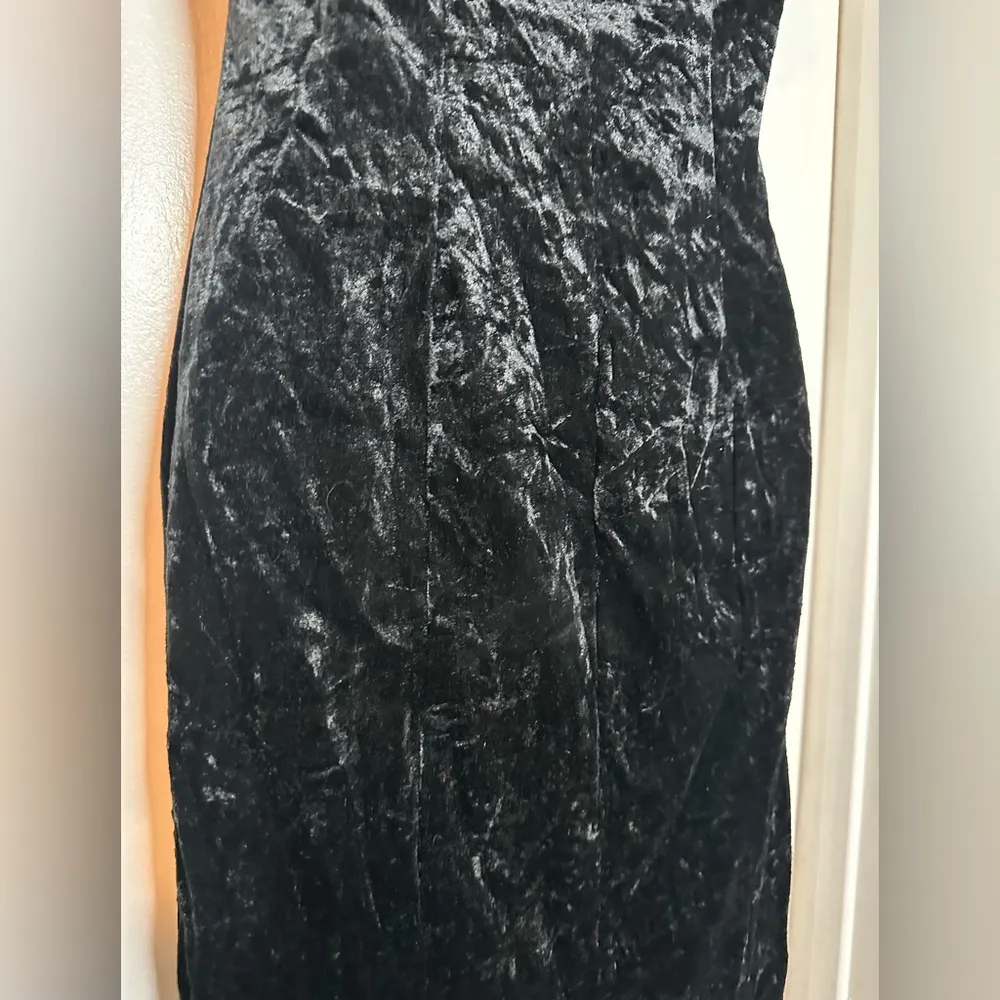 90s Vintage All That Jazz Black Velvet Short Sleeve Halter Neckline Mini Dress - Image 8