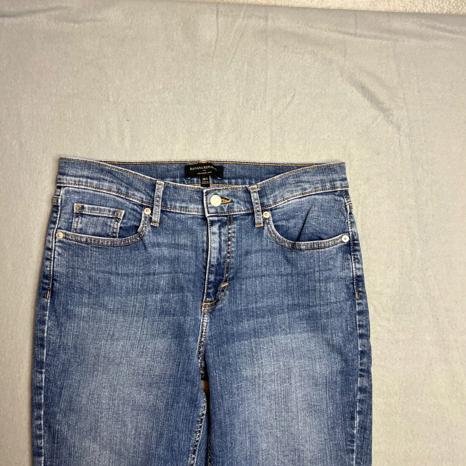 Banana Republic Girlfriend Jean Size 28 / 6 Medium Wash Straight Leg - Image 4