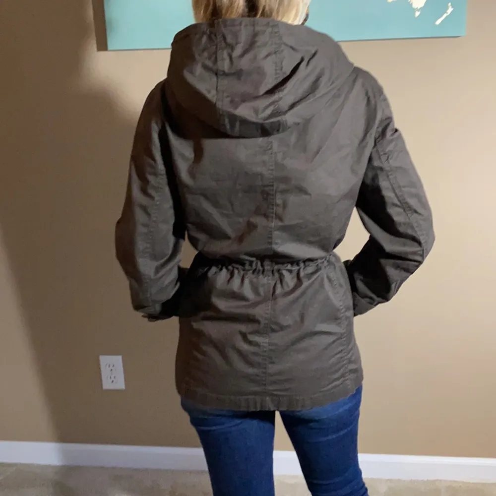 Dark Olive green trench coat with cinching waist - Image 3