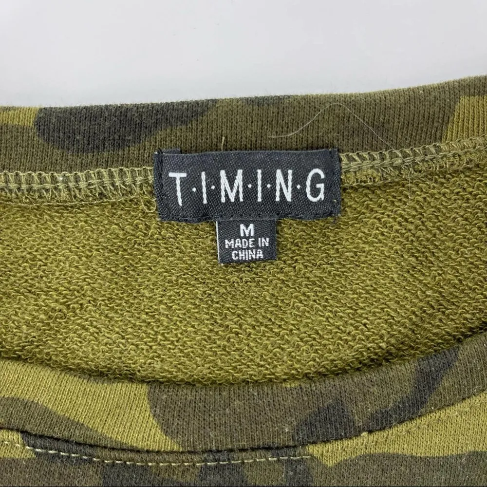TIMING Long-sleeve Cropped Sweatshirt Camo Print Boxy Fit Size M - Image 7