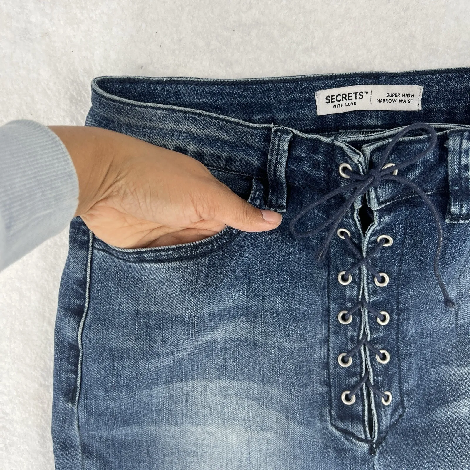 Secrets With Love Super High Narrow Waist Lace - Image 5