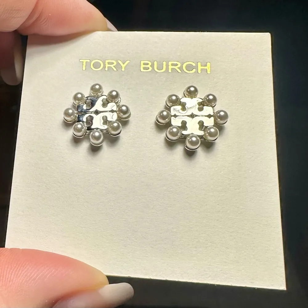 NWOT Tory Burch Kira Imitation Pearl Stud Earrings in Silver - Image 4