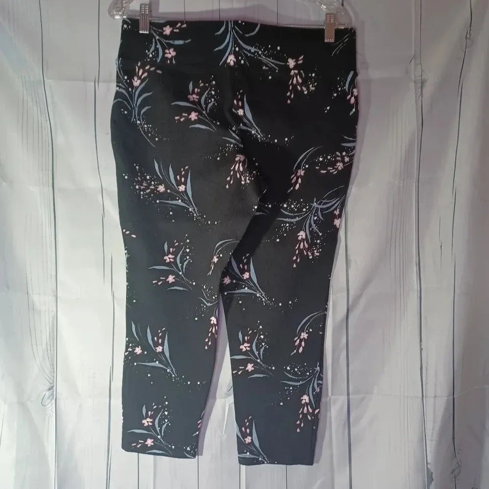 Torrid cropped floral Pull On Pants - Image 5