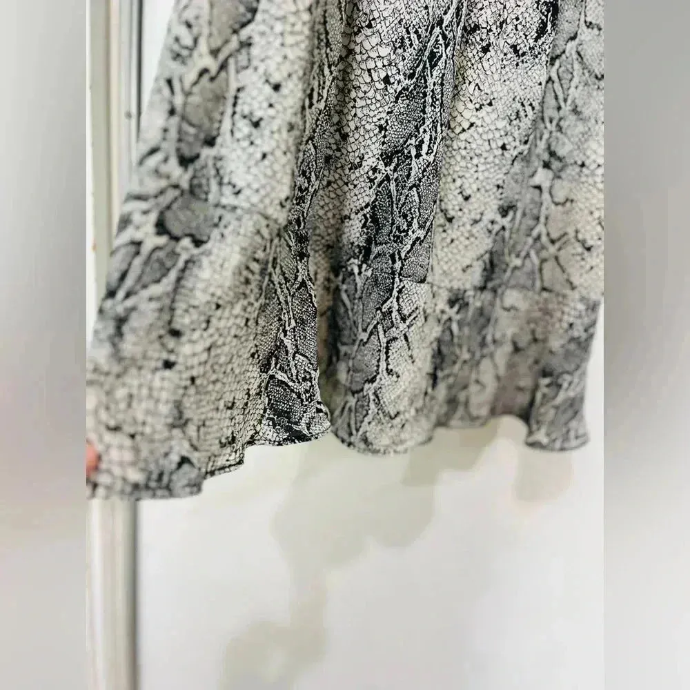 Banana Republic  NWT Python Print Wrap Dress S petite - Image 13