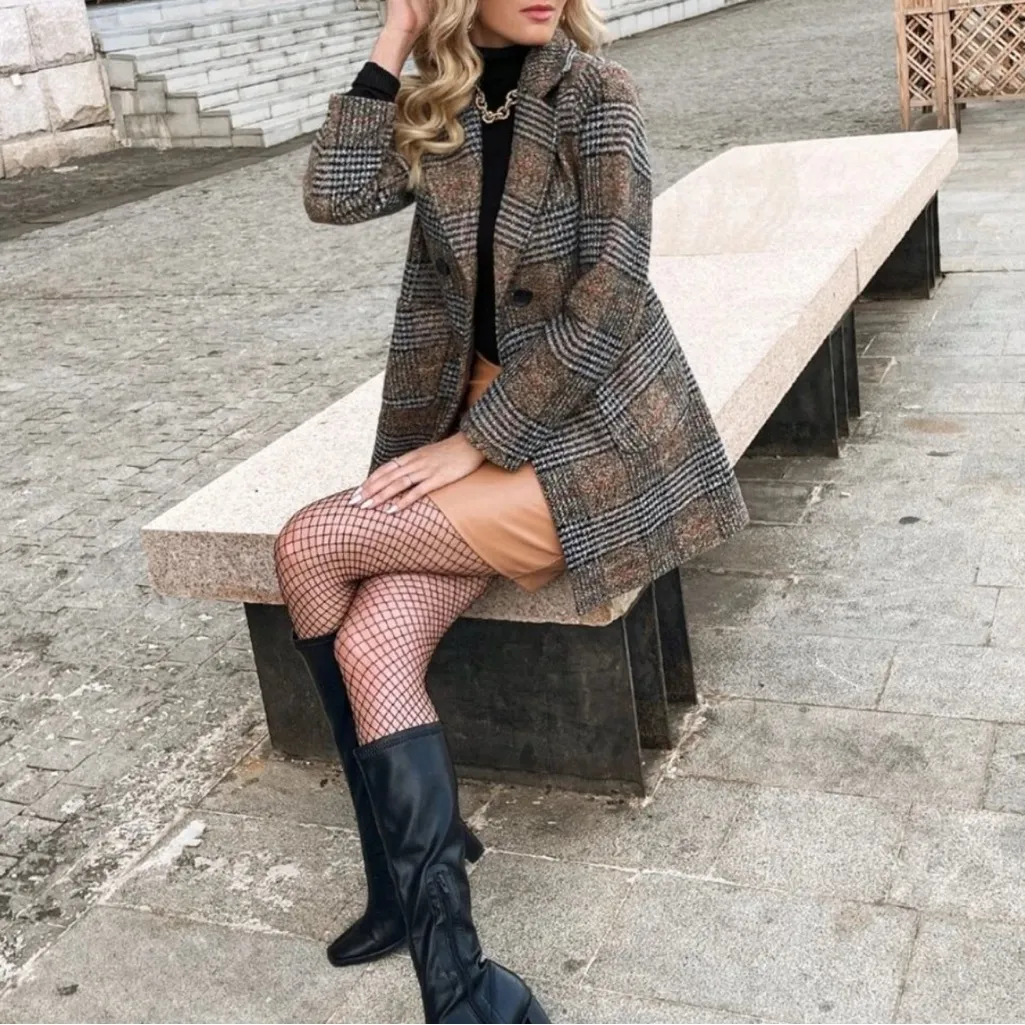 Elegant Plaid Women's Blazer - Image 5
