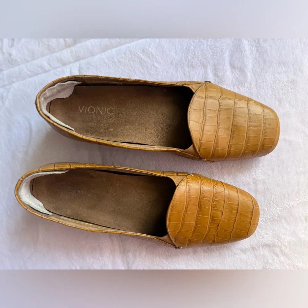 Vionic  Leather Croc Embossed Clark Loafer Flat, Size 9.5 Tan - Image 7