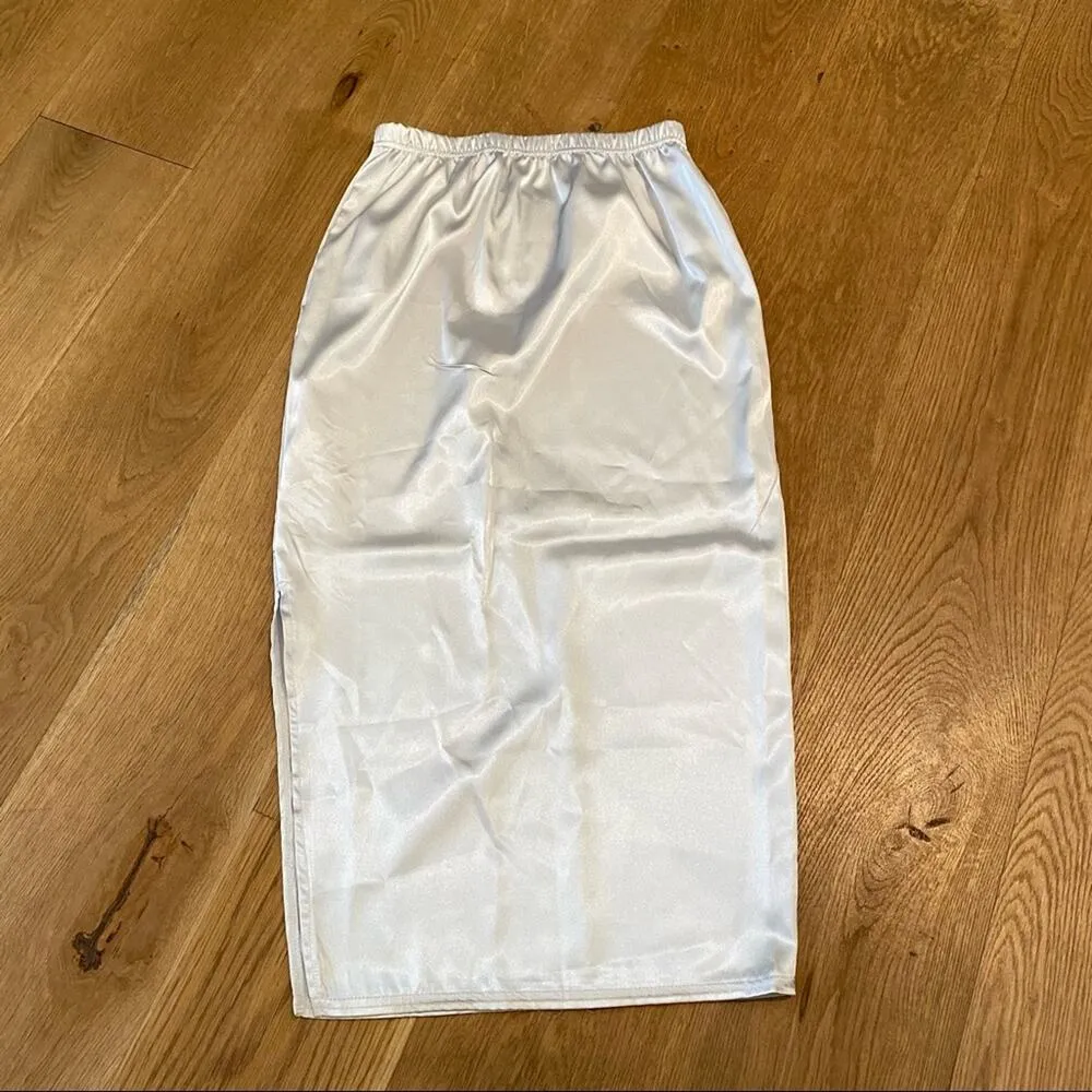PrettyLittleThing - Silver Satin Side Split Midi Skirt in SIlver - Image 7