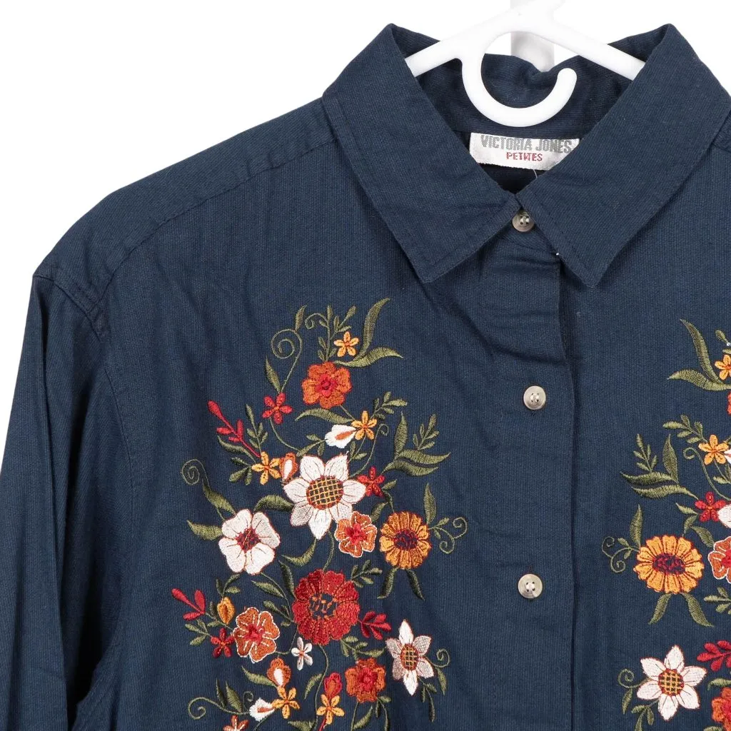 Victoria Jones Petites Button Up Shirt M NEW Blue Floral Embroidery 90s Texture - Image 2