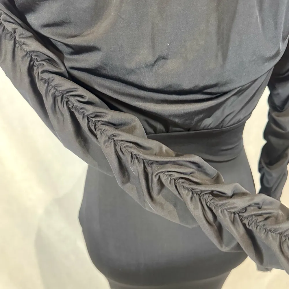 black shape embrace long ruched sleeve body on dress size XS - Image 7