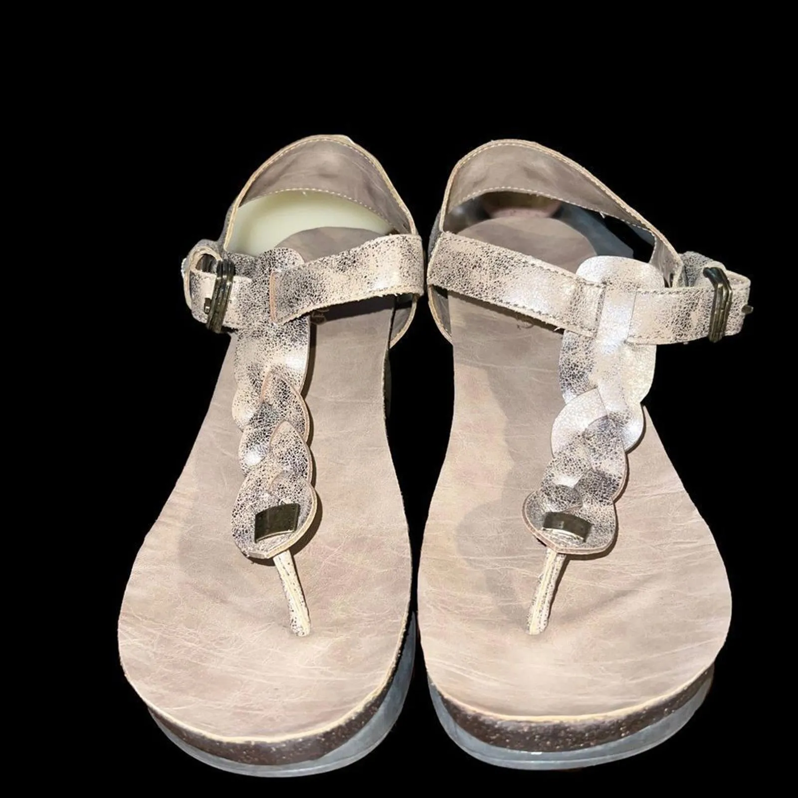 Crown Vintage "Flamingo" Women's 8 Faux Leather Thong Wedge Sandals Silver - Image 2