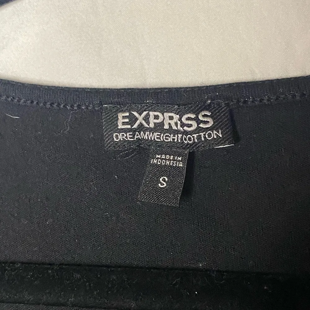 EXPRESS  black ruffle top 3/4 sleeves size small - Image 3