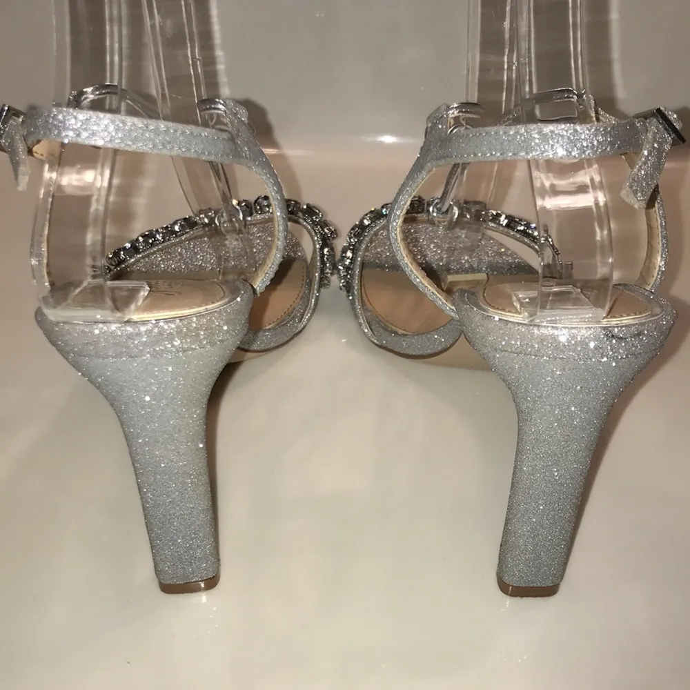 Jewel Badgley Mischka Women’s Peaches Crystal Adorned Silver Glitter Heels Size 9 - Image 4
