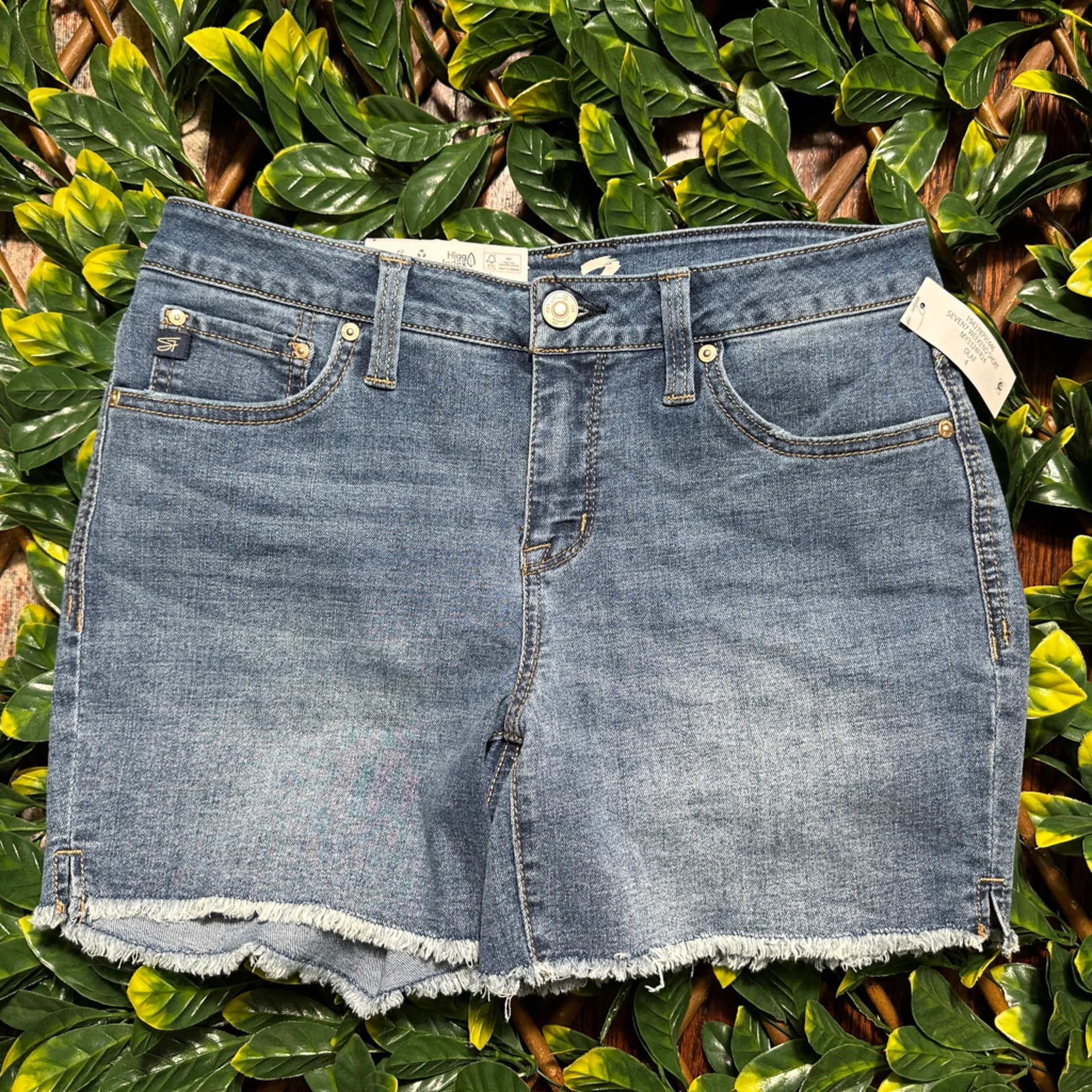 Seven7 Weekend Short Denim Shorts Size 4 NWT - Image 2