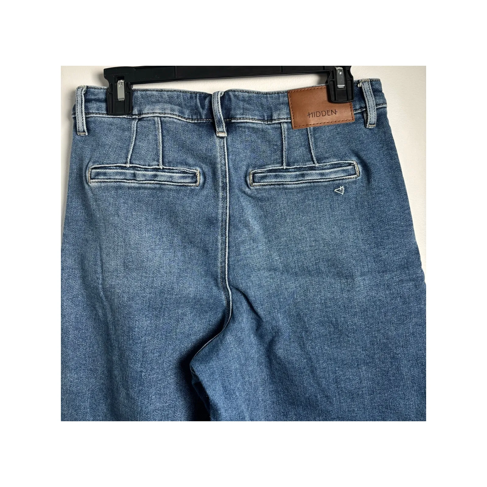 HIDDEN [Nori] Dark Wash Clean Cropped Wide Leg Trouser - Image 7