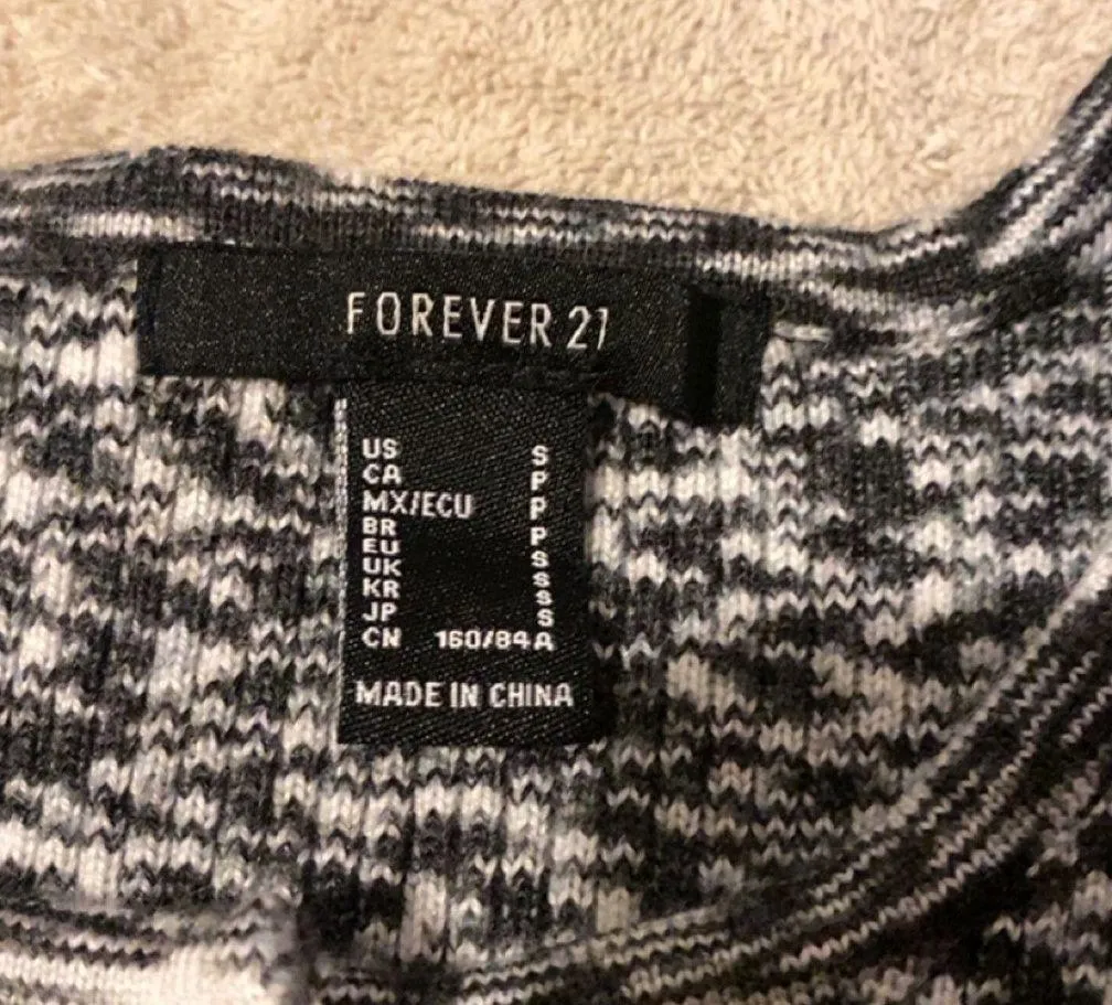 Forever 21 Black And White Long Sleeve Top - Image 4