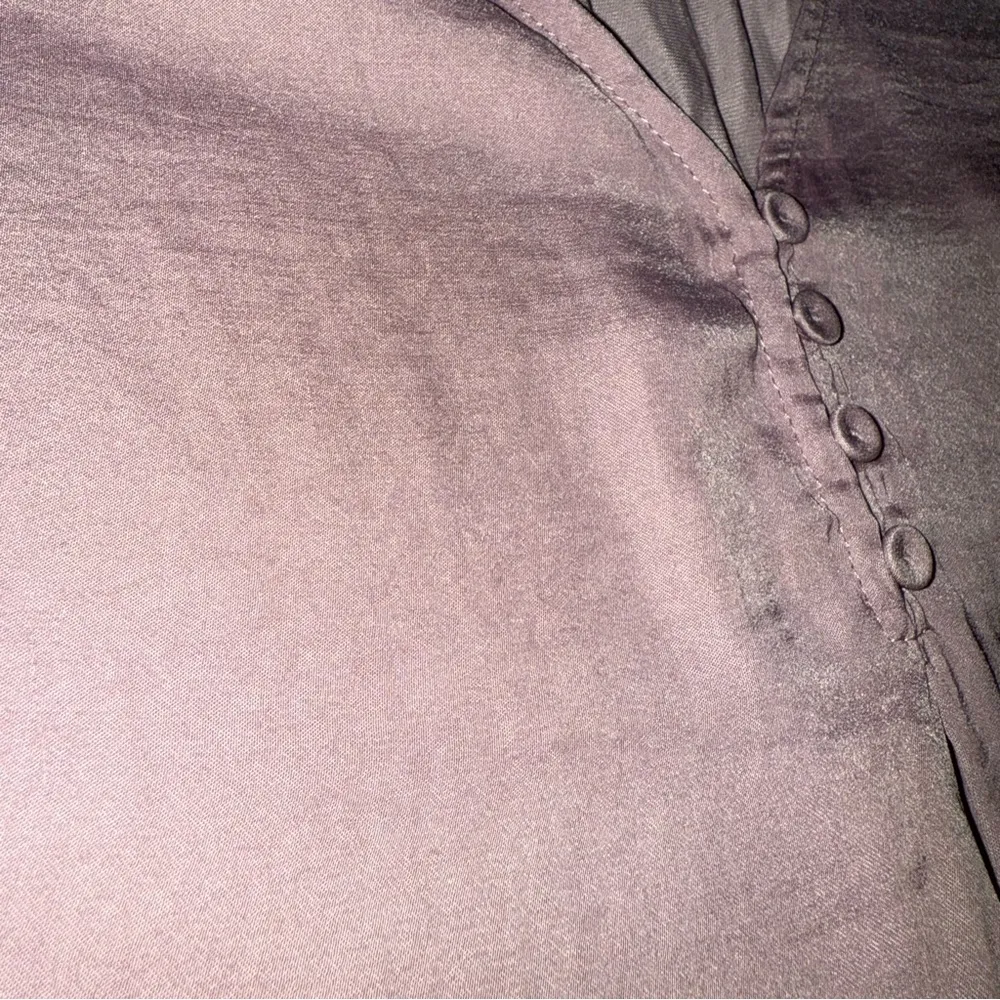 Rachel Zoe Cute Ruffle Sleeve Flowy V-Neck Shiny Fabric Blouse - Image 7