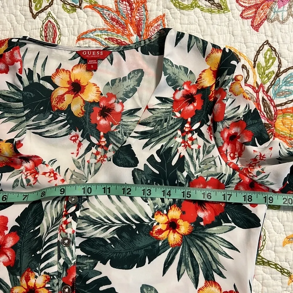 GUESS small high low tie front blouse v neck long sleeve button front floral - Image 7
