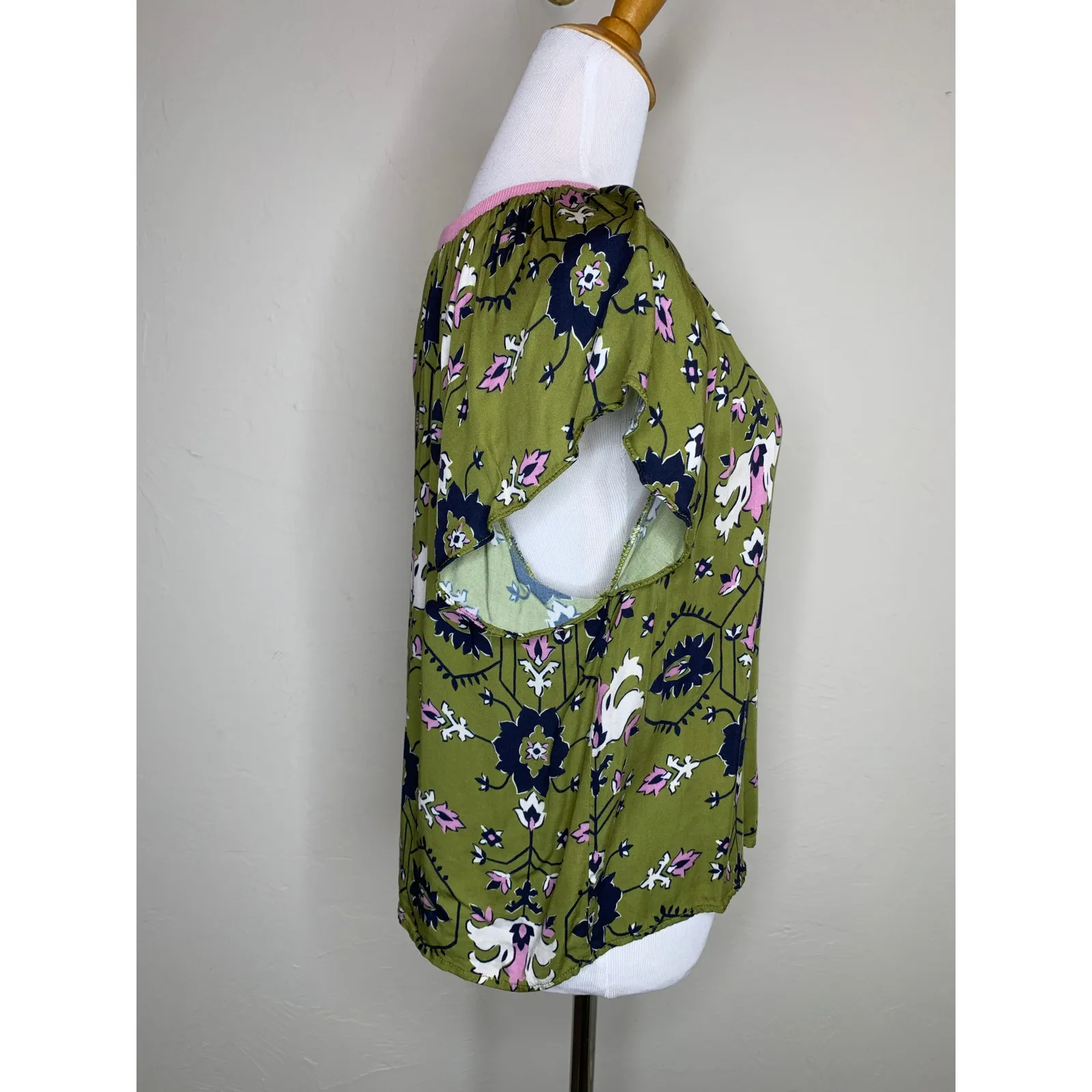 Olivaceous Soft Rayon FLoral Green Pink Top Sz Small - Image 4