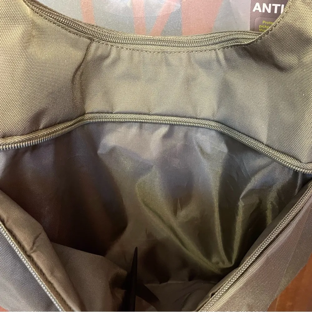 Travelon NWT Olive Green RFID Crossbody Bag Purse Inc RFID Wallet - Image 10