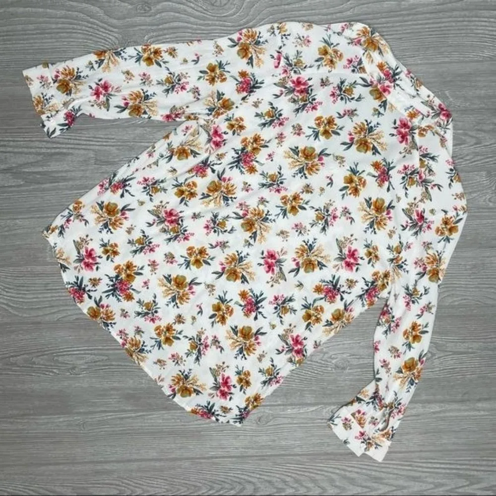 Zara basic white floral v neck button up crop long sleeve shirt medium - Image 2