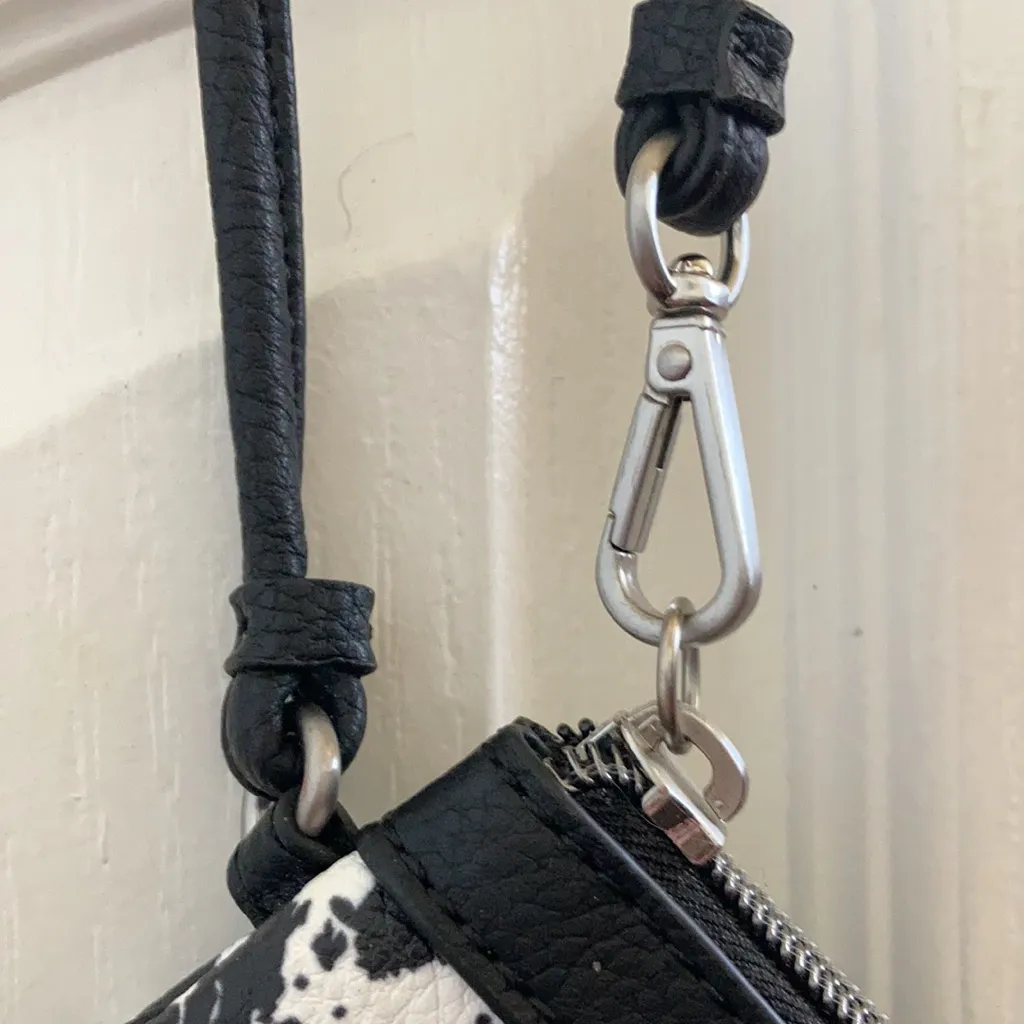 FINAL MARKDOWN  SEND OFFERS Ladies’ Calvin Klein wristlet - Image 2