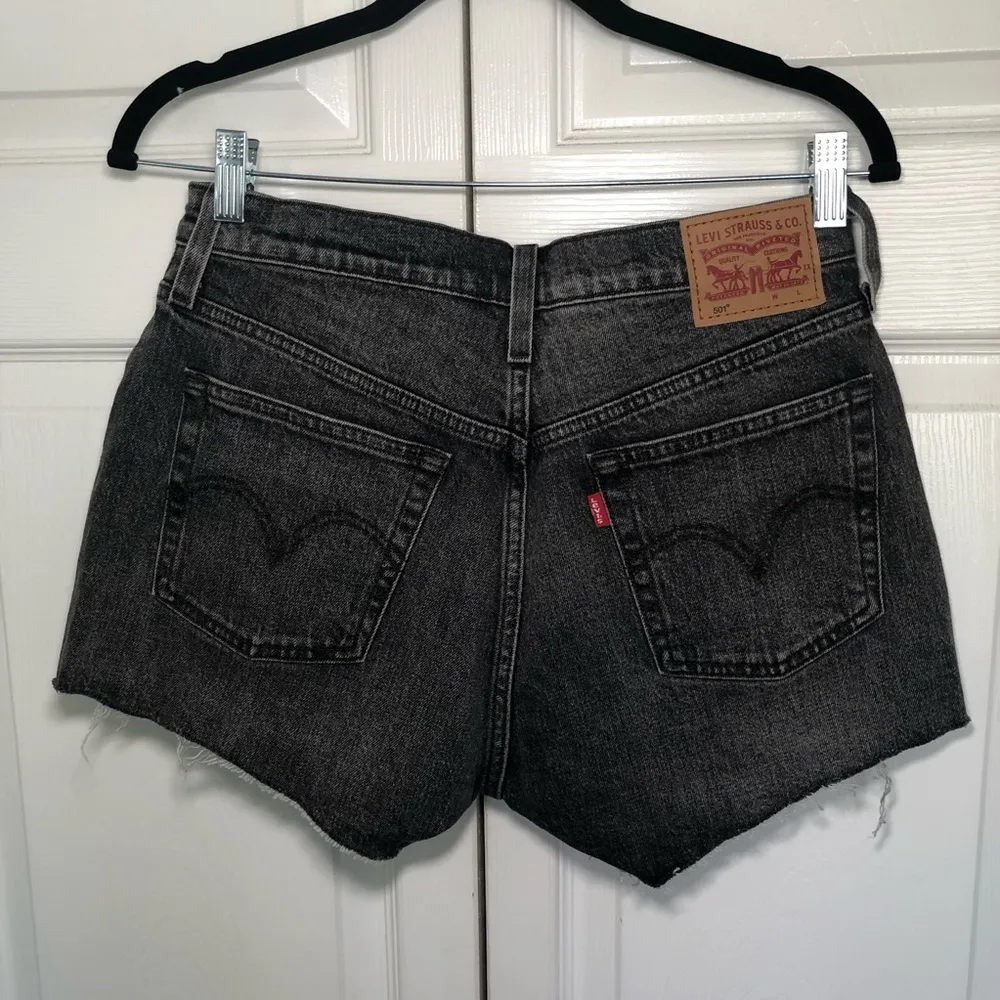 Levi’s Grey Button Fly Cut Off Shorts Size 28 - Image 4