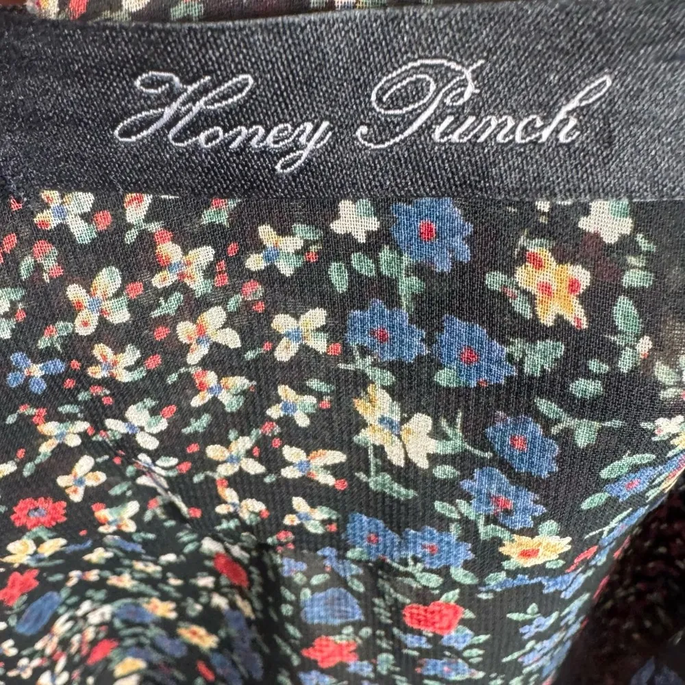 black ditsy floral top size small - Image 5