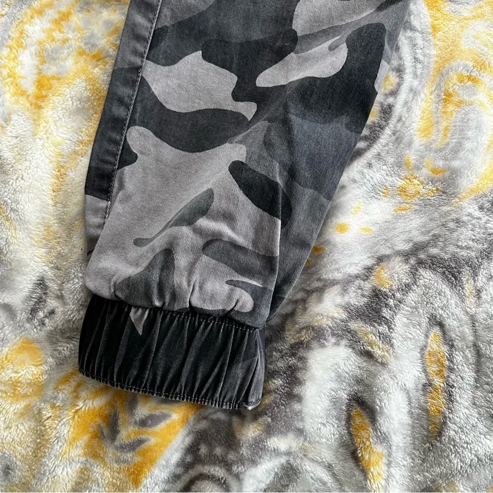 Hollister camo high rise cargo joggers size XS - Image 2