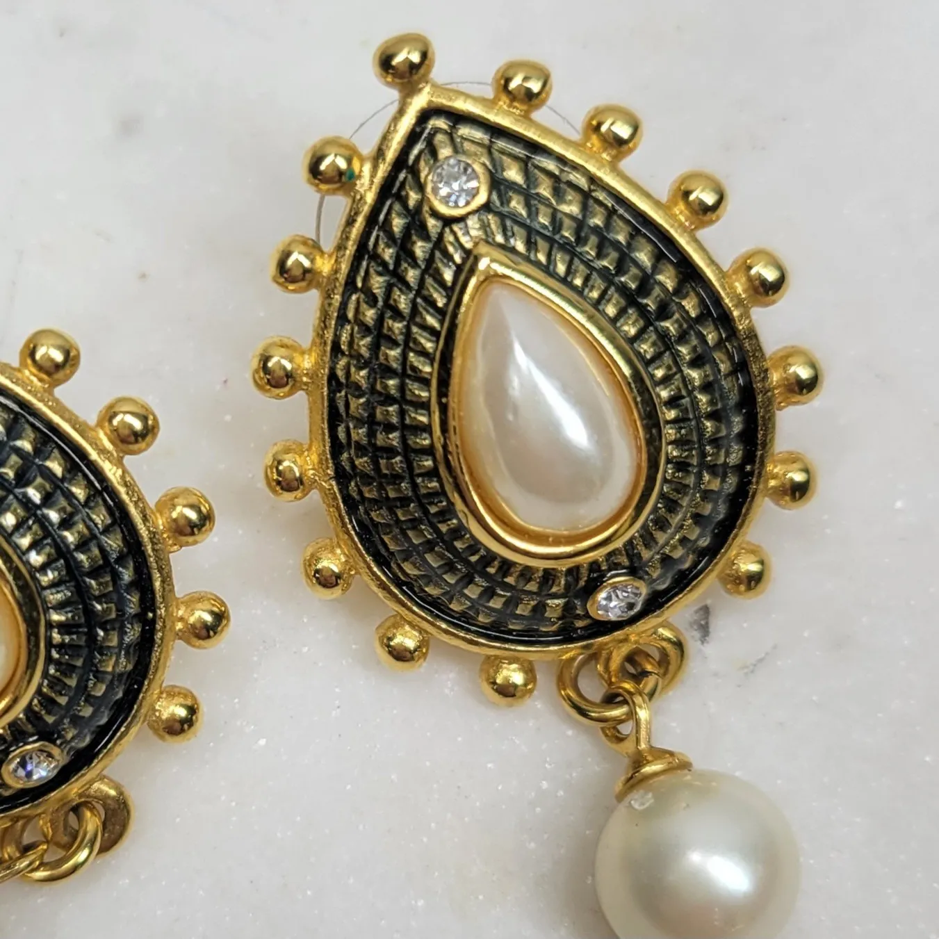 Carolina Herrera Pearl Teardrop Pierced Earrings Women Gold Tone Faux Pearl - Image 14