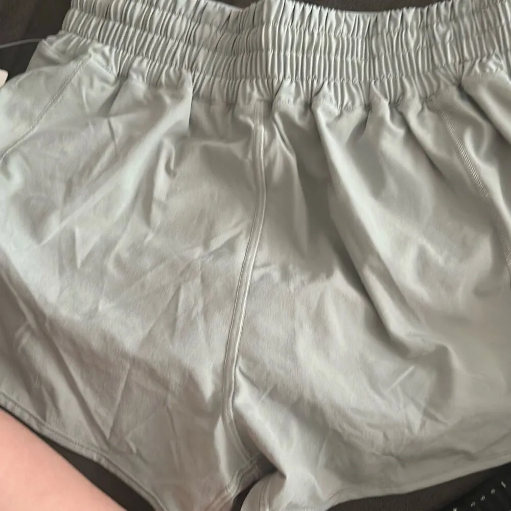 LULULEMON HOTTY HOT LR SHORTS 2.5" HAZY JADE SIZE 4 NWT *RARE* - Image 4