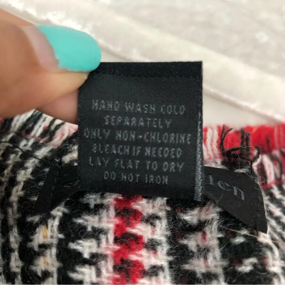 Steve Madden Reversible plaid Scarf NWOT cover wrap - Image 4