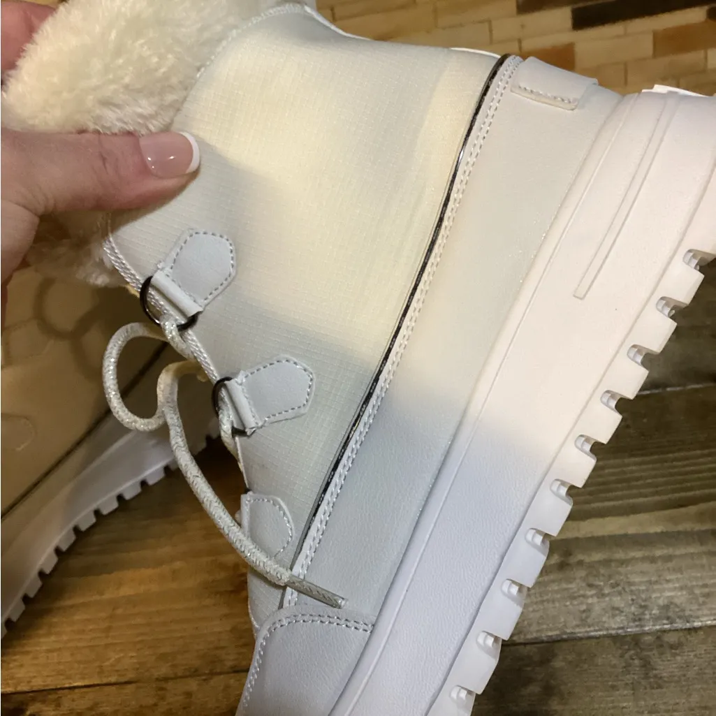 Fuzzy Boots. Winter white. Size 9 - Image 6